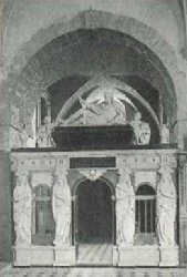 Tombe de Henri II de Bourbon-Cond dans l'glise de Vallery